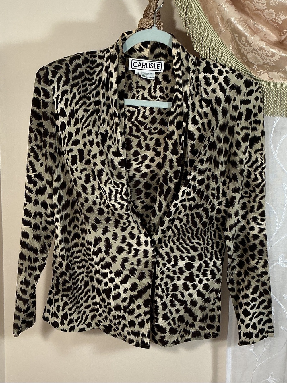 Vintage Carlisle Leopard-Print 100% Silk Blouse or Jacket Black & Gray Sz 8 - Picture 4 of 11